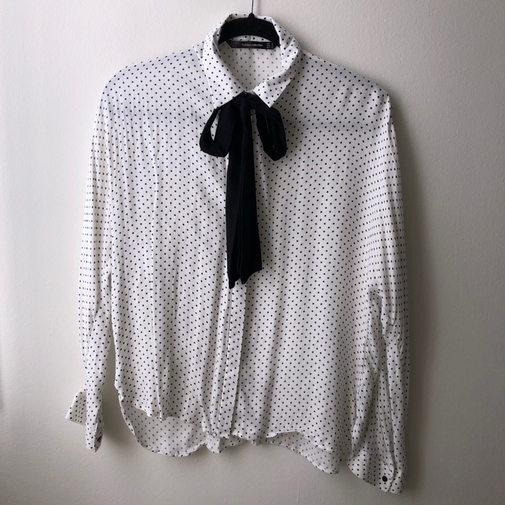 TOPSHOP WHITE/BLACK POLKADOT BLOUSE WITH BOW